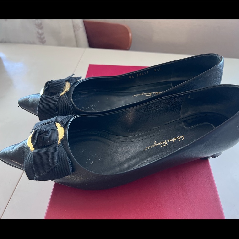 Ferragamo Talla Black Flats 8 1/2C